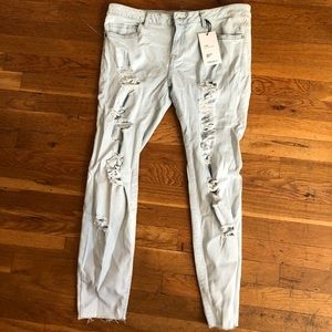 Cropped leg ripped washed jeans